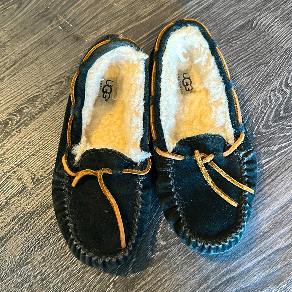 UGG slippers black youth size 2